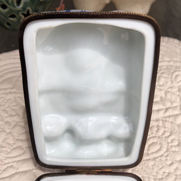 👩‍❤️‍👨 Retired Limoges Rochard Older Couple Sleeping Trinket Ring Box 🎀🎁❤️ - Picture 13 of 16